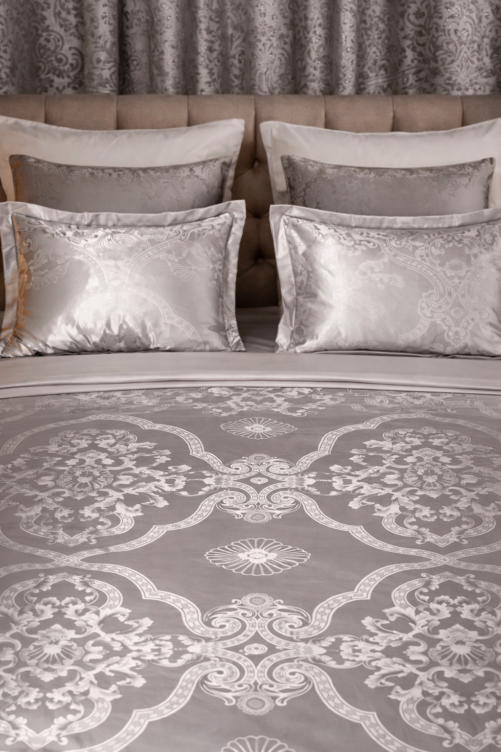 Lenjerie de pat din satin, model RoyalGrey, gri, 6 piese, set complet, material fin, confort premium
